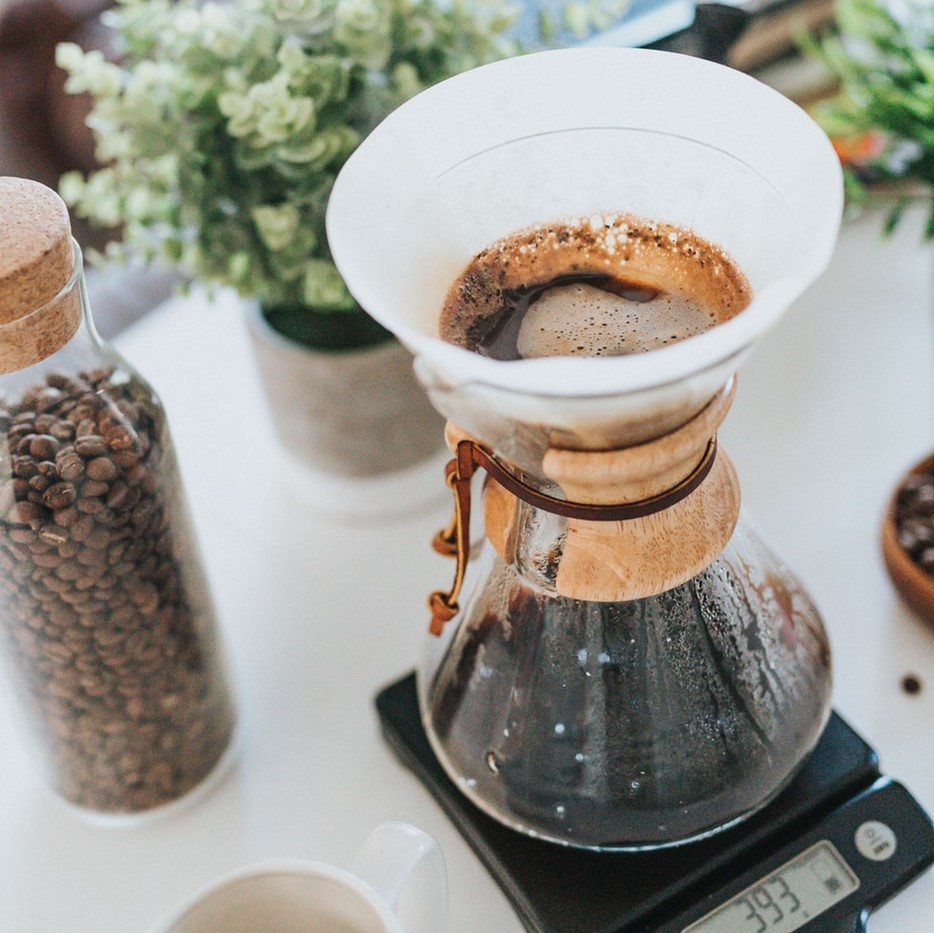 Führen Sie kleine achtsame Rituale ein wie "slow coffee brewing".