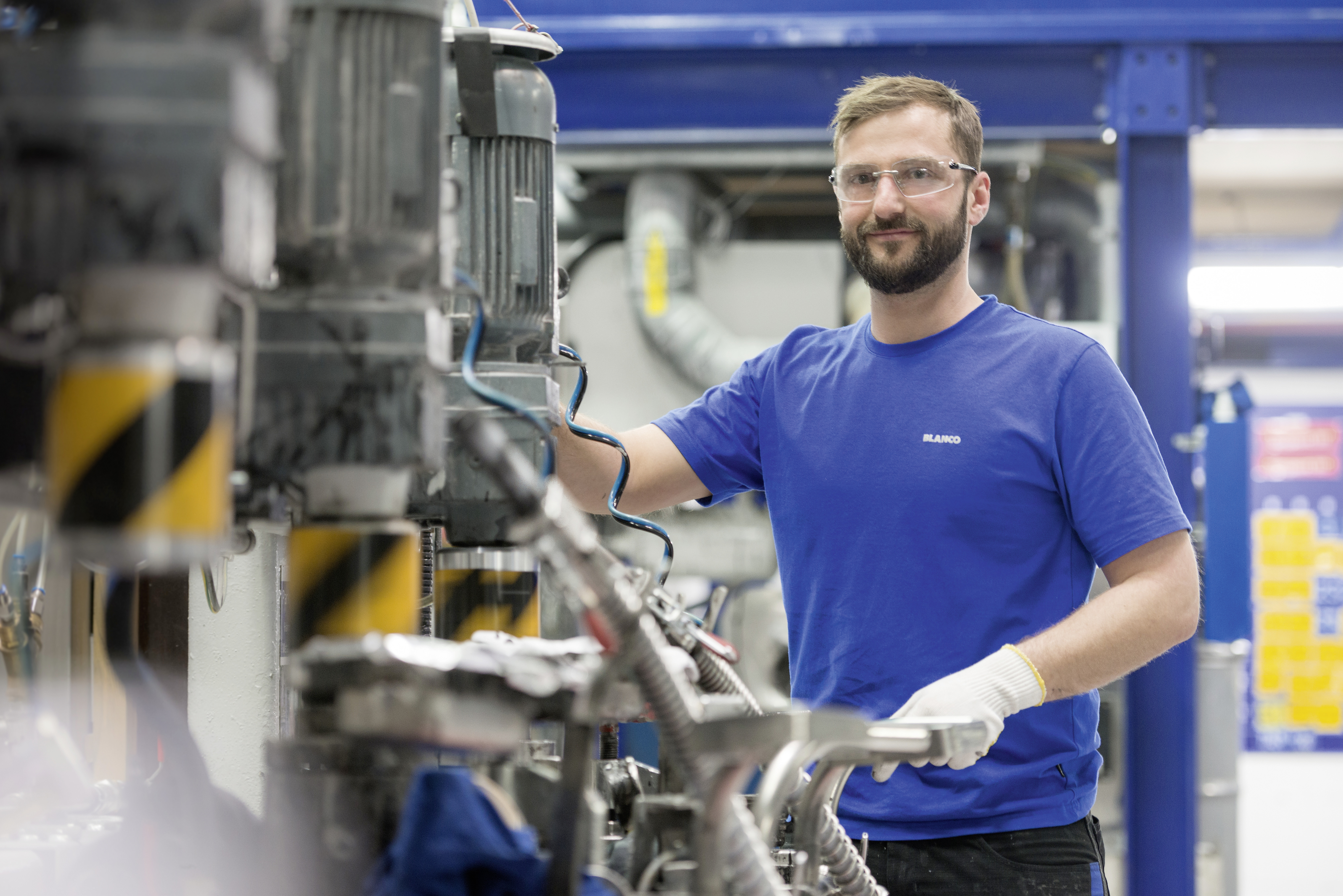 Mitarbeiter der Silgranit-Produktion bei BLANCO in Sinsheim