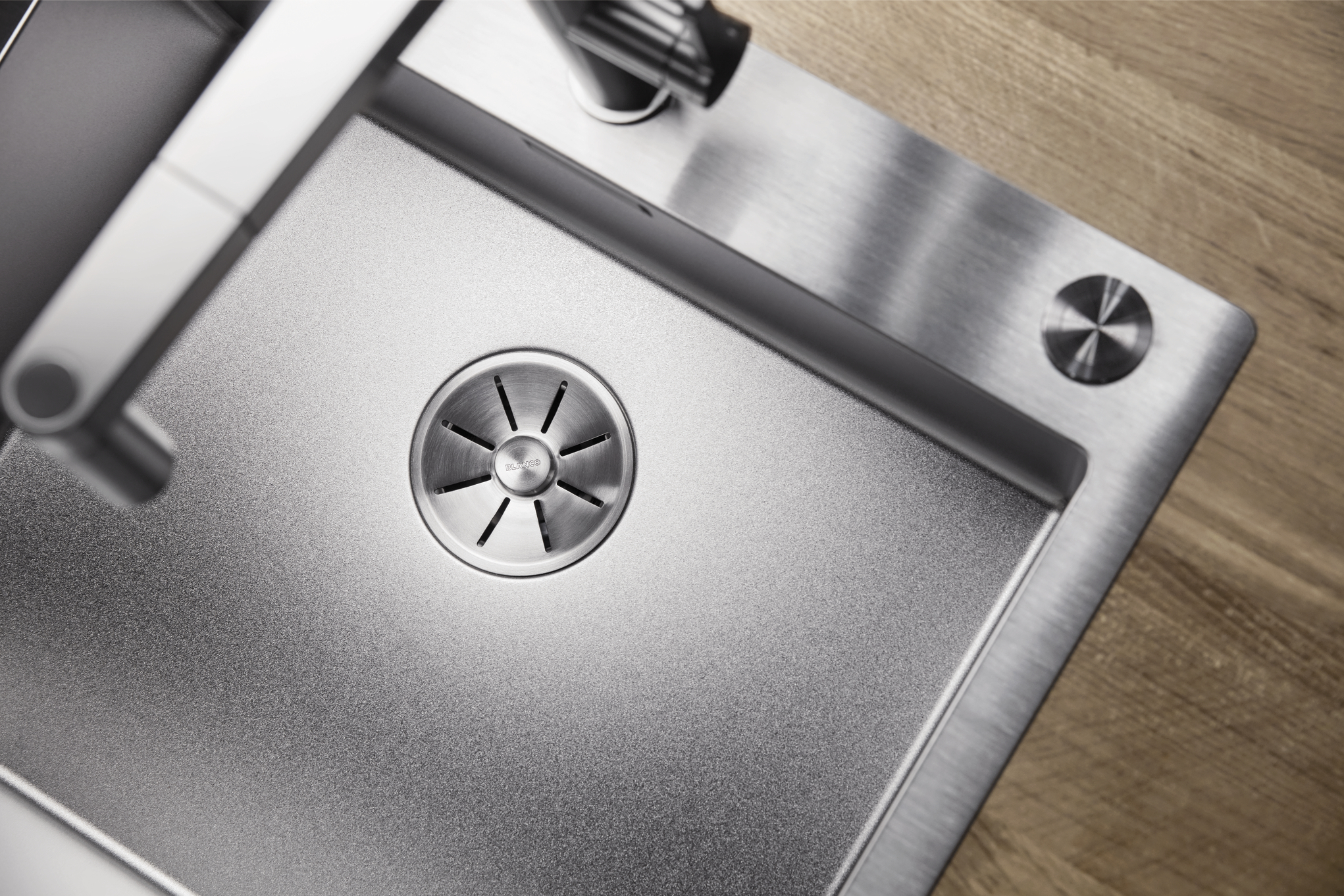 Die BLANCO CLARON in Edelstahl Durinox mit PushControl